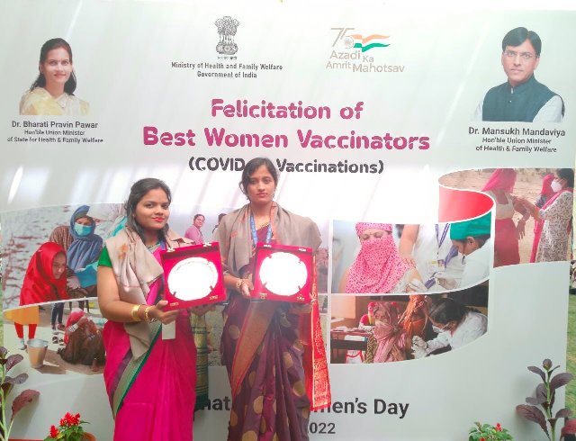 Covid-19 women vaccinators felicitated the Union Minister of Health and Family Welfare on Women's day for their efforts during pandemic Photo: Twitter