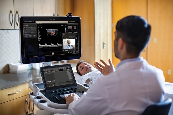 collaboration-live-chat-gi-vascular.download Philips tele-ultrasound technology enables clinicians to collaborate over virtual chat for diagnosis Photo: Philips